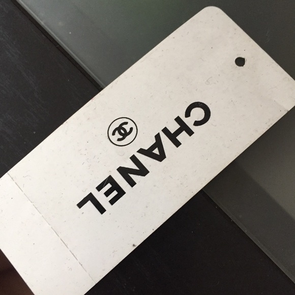 Authentic CHANEL CC Logo Patent Leather Perforated Large tote & Pouch 2Pc Set - Picture 11 of 17